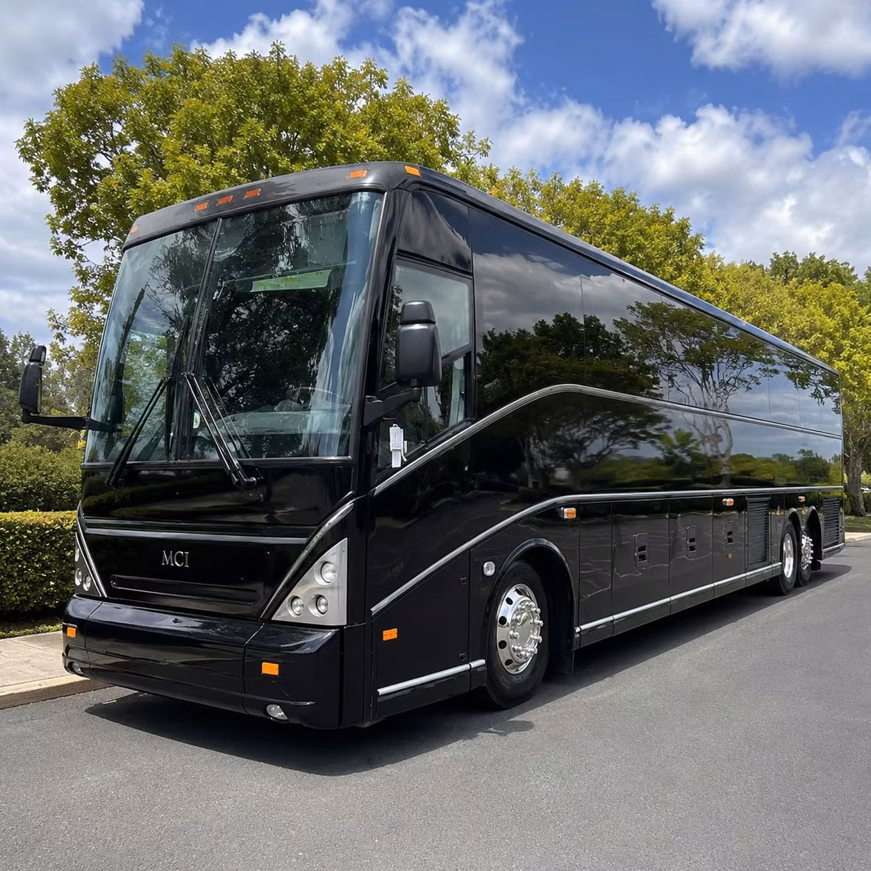 airport transfer shuttles between west sacramento and sacramento international airport