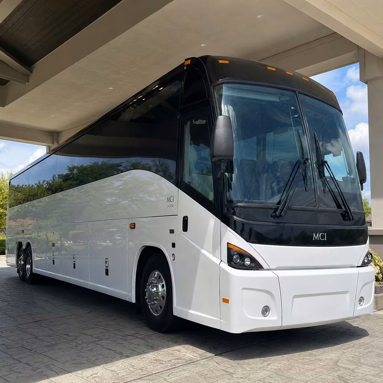 airport transfer shuttles for west sacramento corporate teams